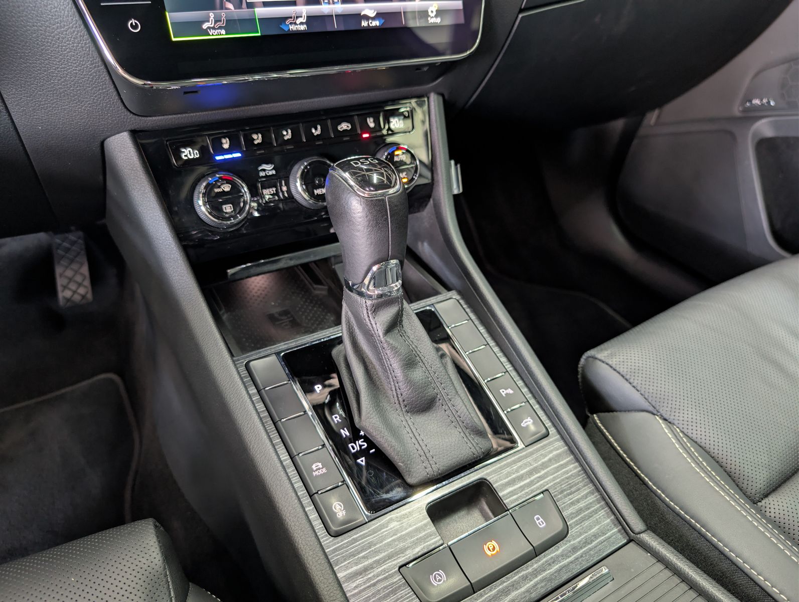 Fahrzeugabbildung SKODA Superb Premium 2.0 TDI PANO LEDER MASSAGE SOUND