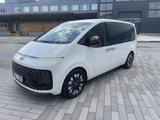 Hyundai STARIA 2.2 CRDi Signature 7-Sitzer Auto 4WD ... - Hyundai STARIA von privat
