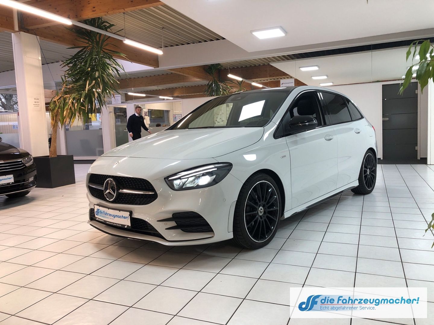 Fahrzeugabbildung Mercedes-Benz B 200 AMG Edition Sportpaket AHK Panodach Navi d