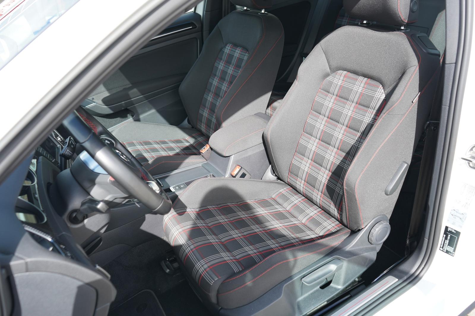Volkswagen Golf VII 2.0 GTI Sitzheizung Klimaaut. PDC AHK