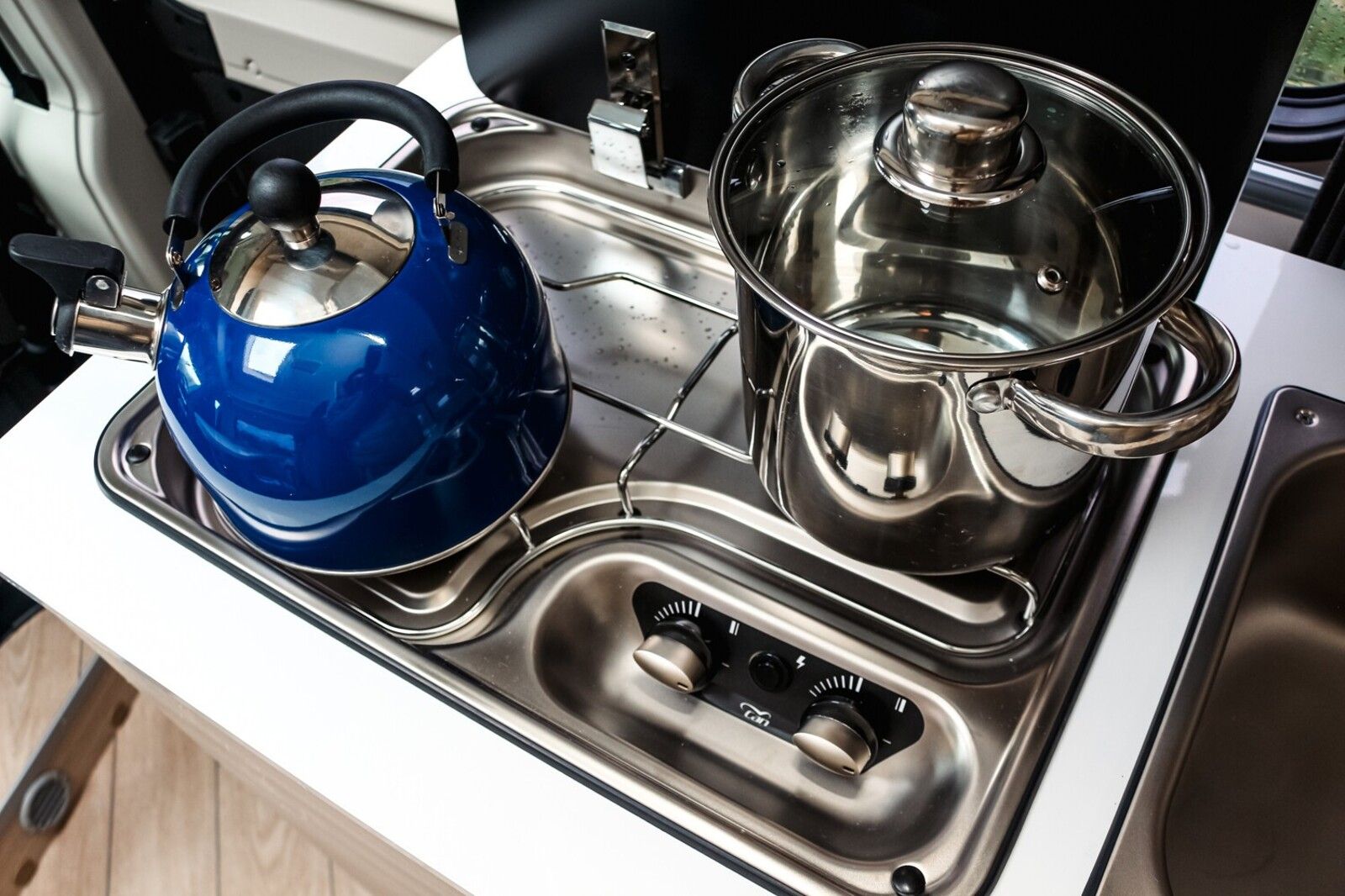 Fahrzeugabbildung Chausson Van First Line V594L Dörr Black-Edition exklusiv