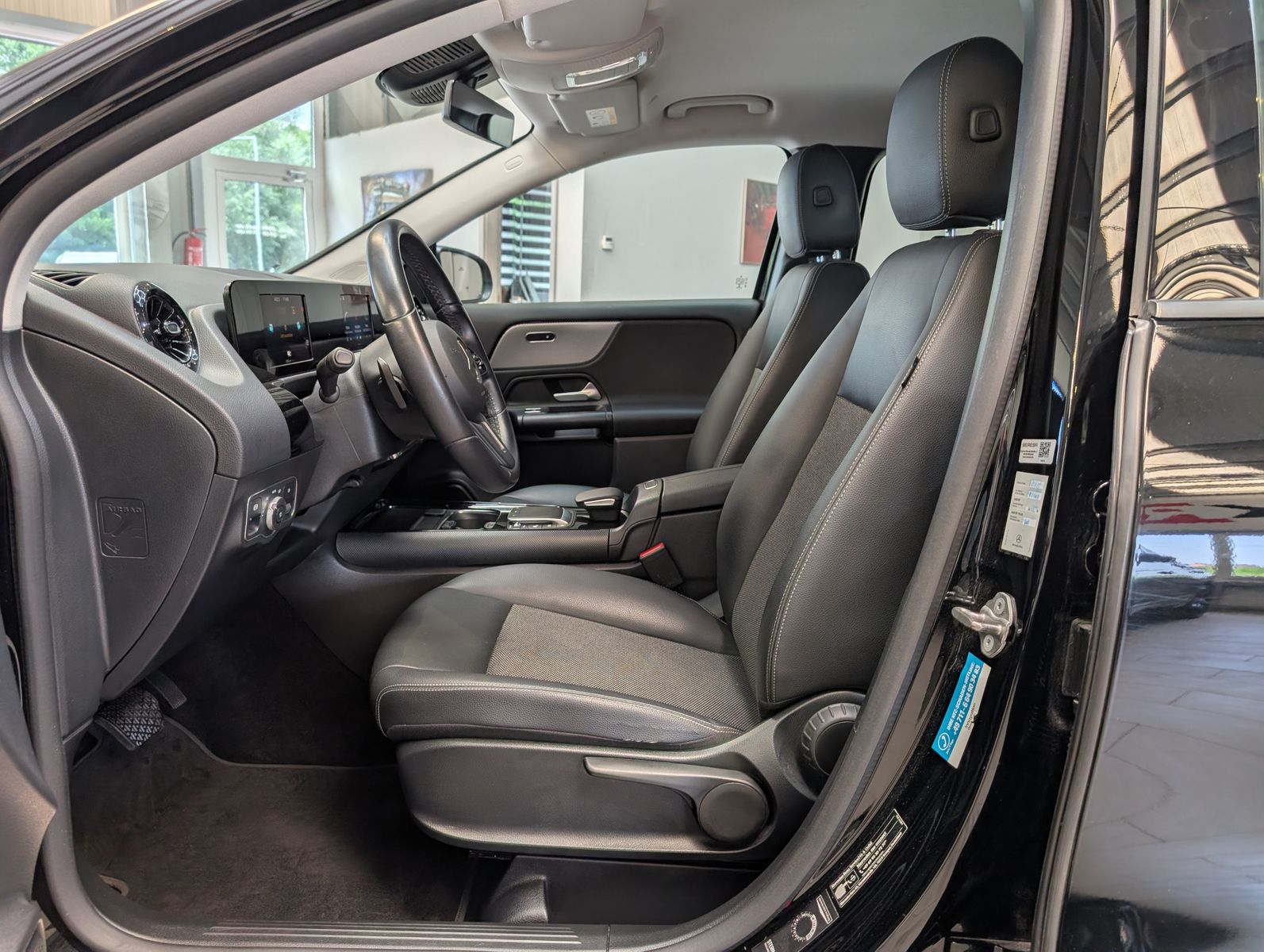 Fahrzeugabbildung Mercedes-Benz GLA 250 e EQ LED*NAVI*CARPLAY*SPURH.*PARKASSIST*