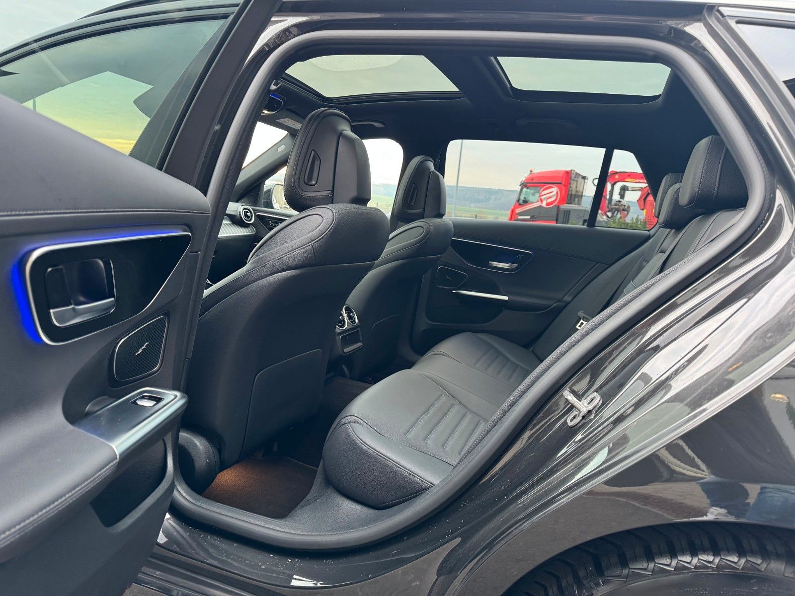 Fahrzeugabbildung Mercedes-Benz C 220d T AMG Digital+AHK+Pano+Memory+360°+SKLIMA