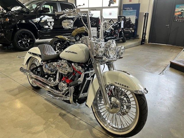 Fahrzeugabbildung Harley-Davidson FLDE Deluxe Chicano Umbau Mega Bike