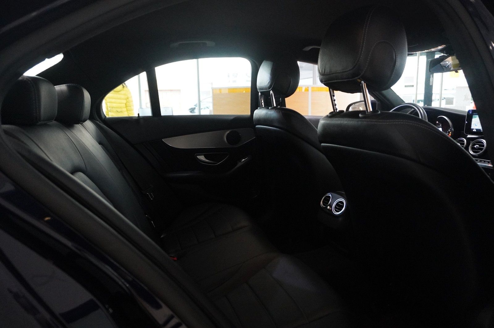 Fahrzeugabbildung Mercedes-Benz C 200 LIM. AMG LINE NAVI/LED/KAMERA/SH/SPORT/AHK