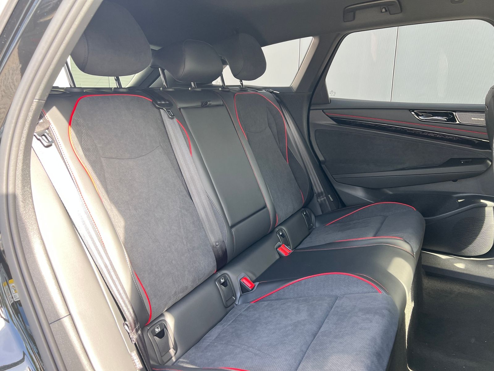 Fahrzeugabbildung Volkswagen ID.7 GTX Tourer 4MOTION 250 kW *AHK, Wärmepumpe,