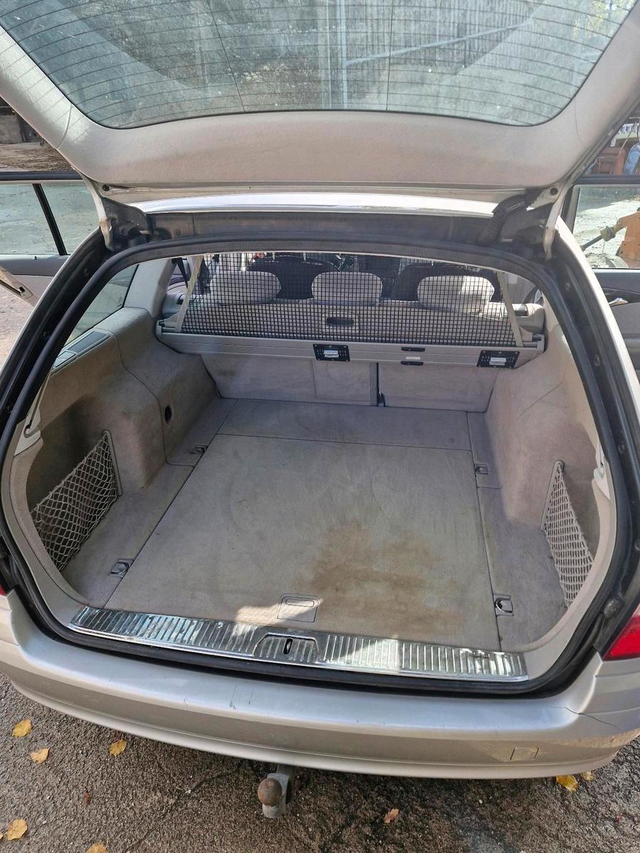 Mercedes-Benz E220 2004 — photo 9