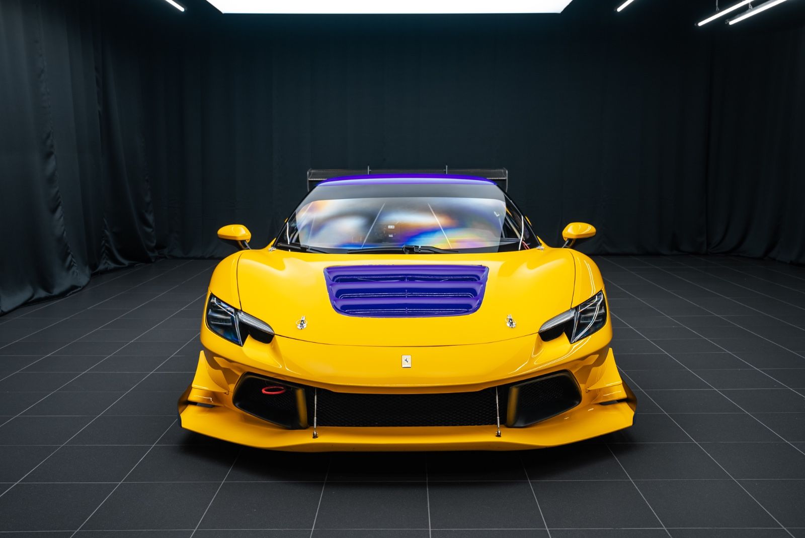 Fahrzeugabbildung Ferrari 296 Challenge TOP/PASSENGER SEAT/SILENCERS