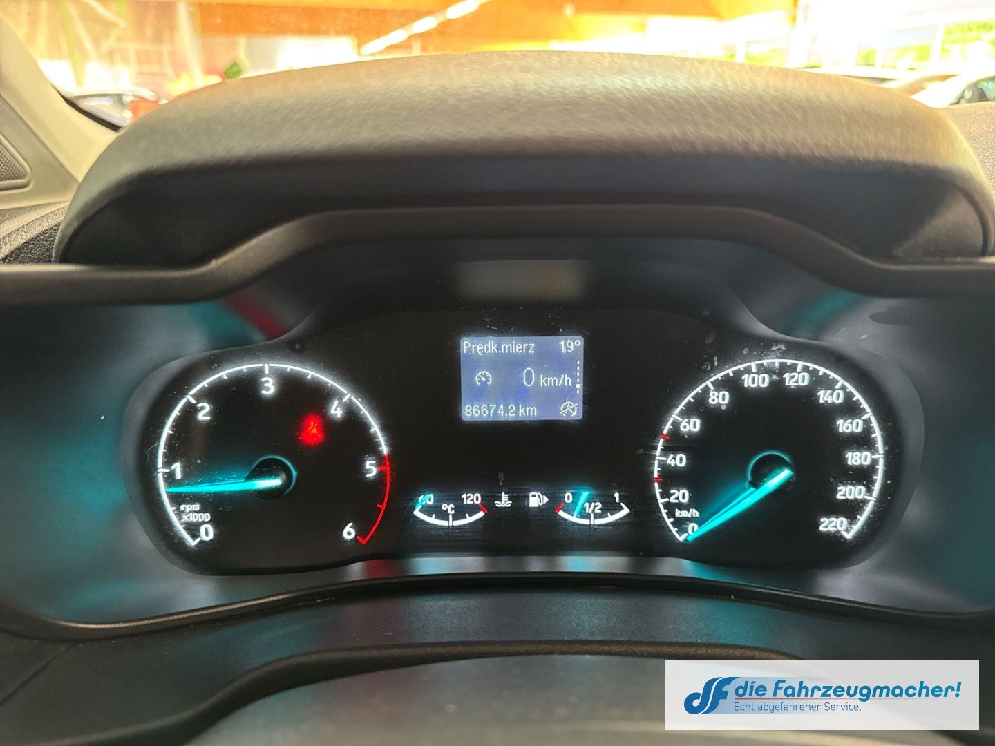 Fahrzeugabbildung Ford Transit Connect Kasten lang Kurvenlicht DAB SHZ