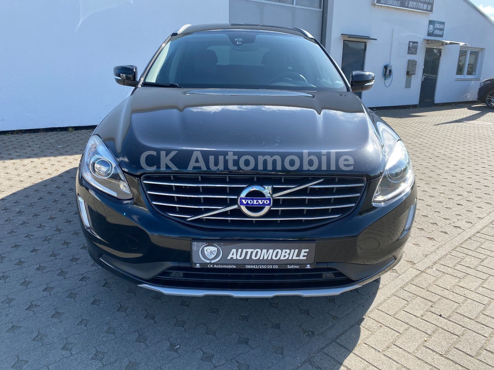 Fahrzeugabbildung Volvo XC60 D3 Summum 2WD/Navi/Leder/Bi-Xenon/PDC/AHK