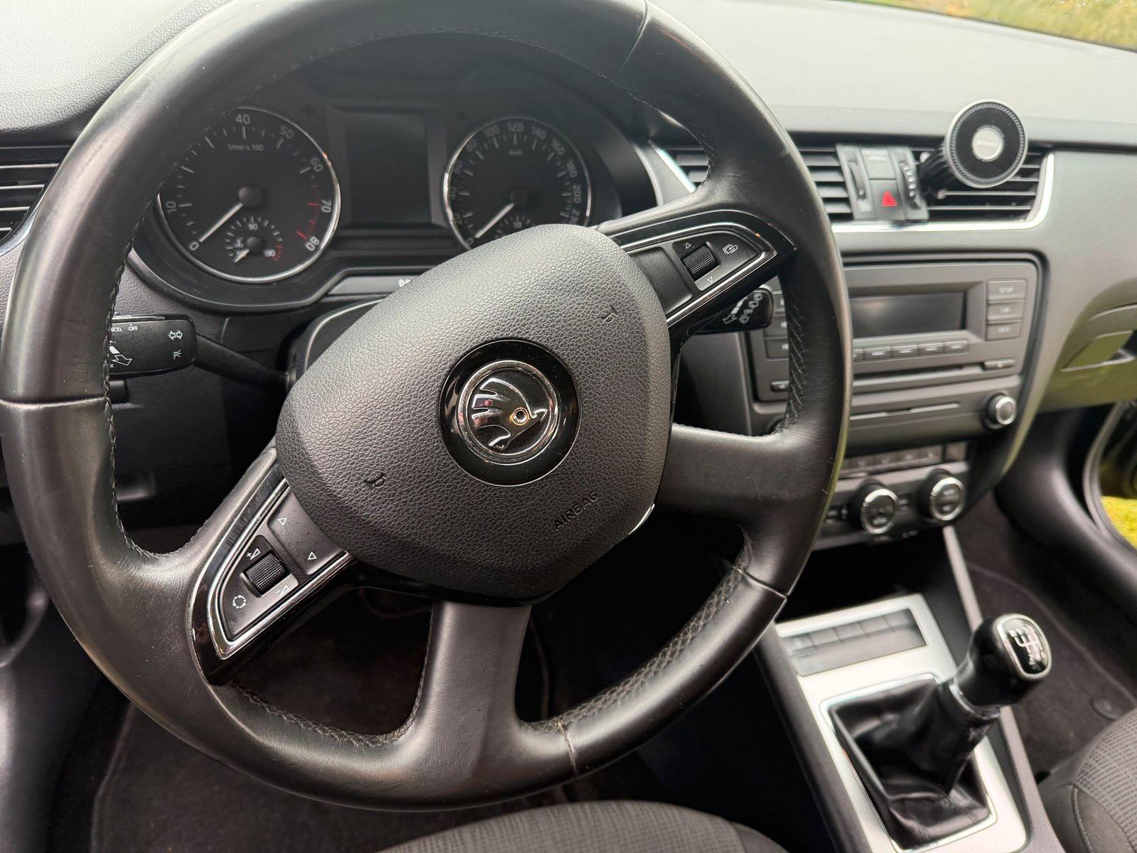 Skoda Octavia 2014 — interior