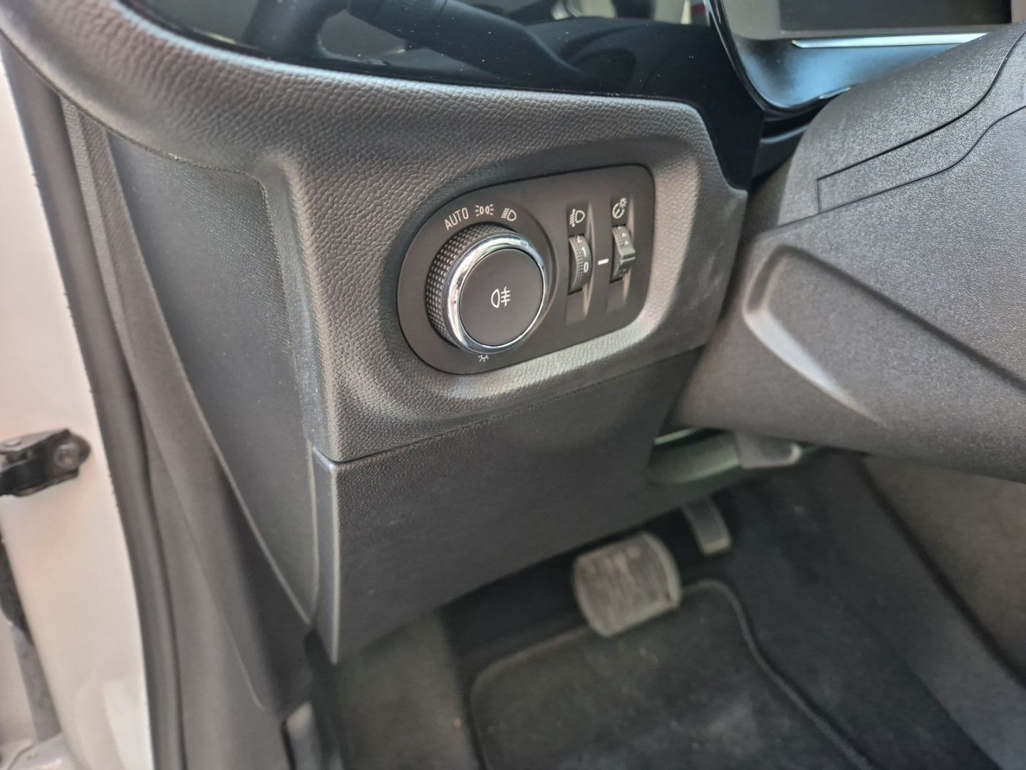 Fahrzeugabbildung Opel Corsa-e Corsa F e Elegance Navi LED ACC Apple Ca