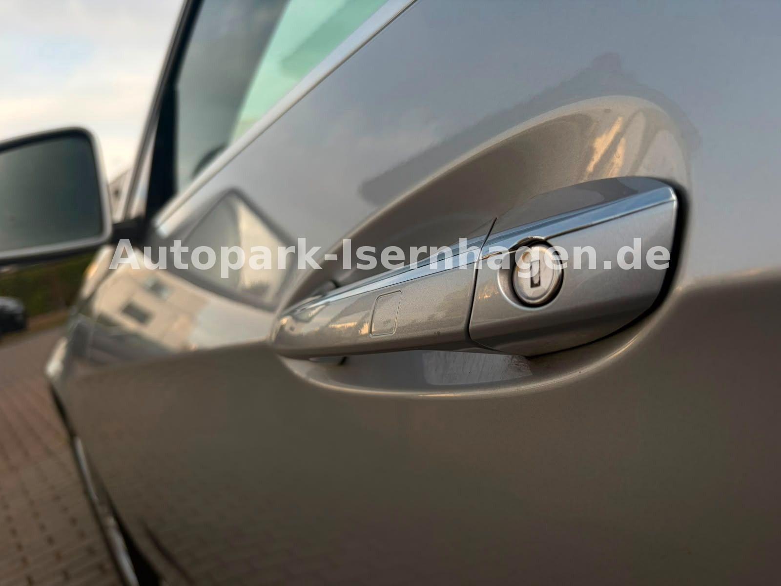 Mercedes-Benz E 300 Elegance*FL*Pano*Leder*4xSZH*Keyless*Xenon