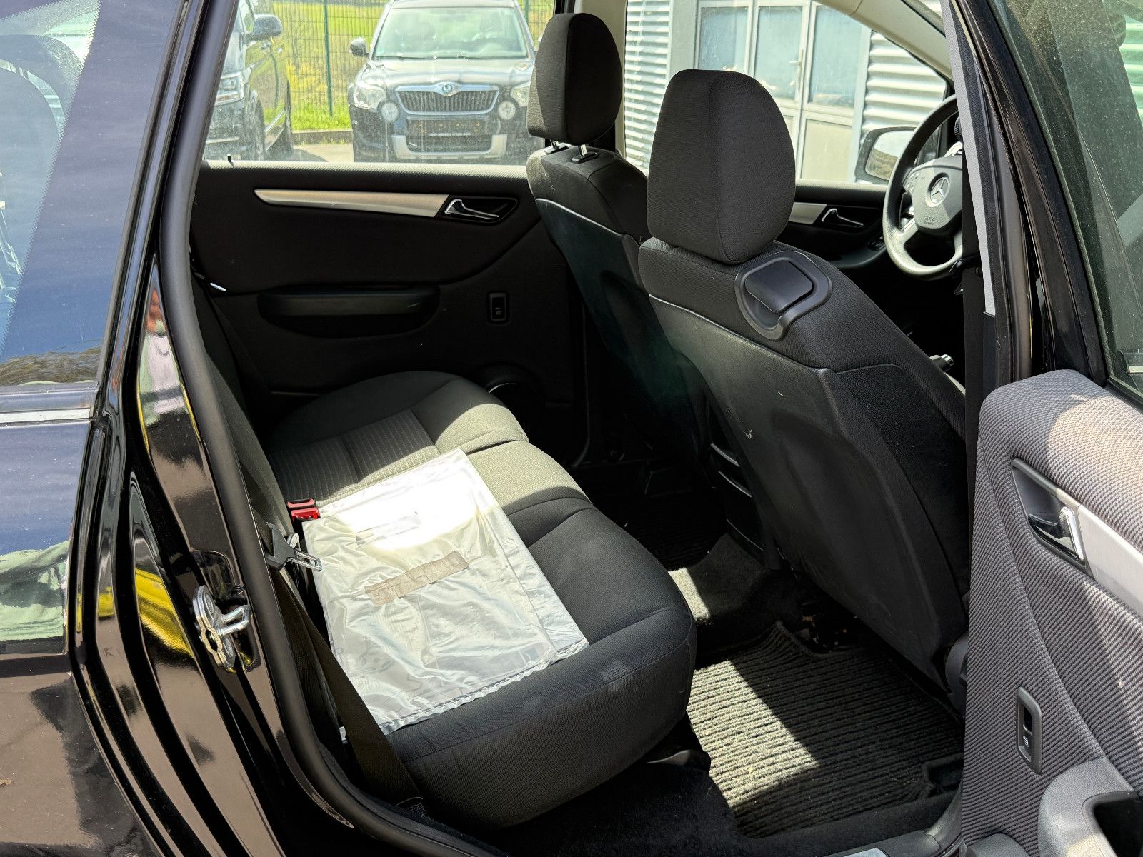 Fahrzeugabbildung Mercedes-Benz B 180 1.7 Benziner Klimaanlage Navi Tempomat SHZ