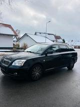 Toyota Avensis - Toyota Avensis aus 2004: Kombi