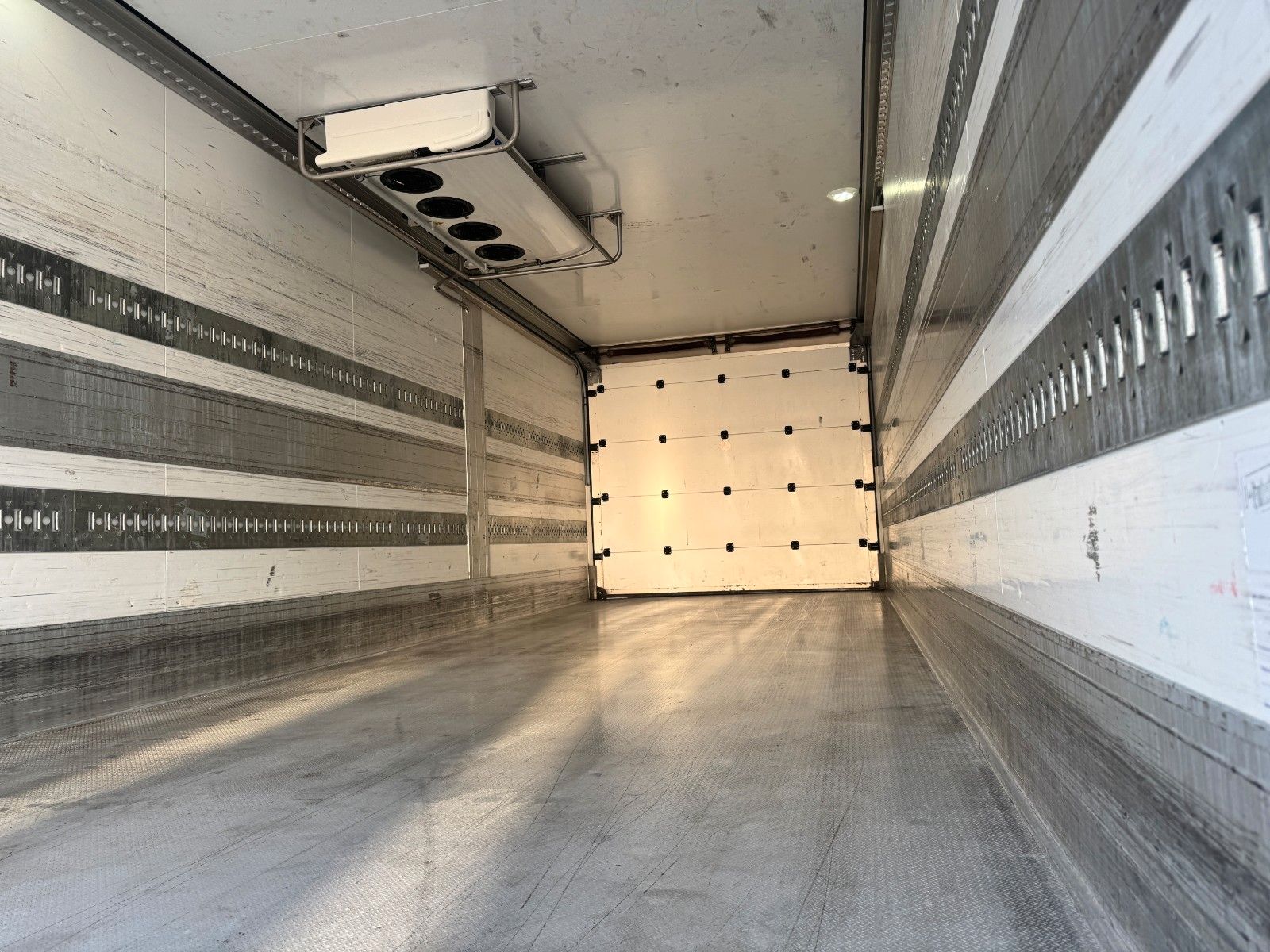 Fahrzeugabbildung Schmitz Cargobull Carrier Supra 950U LBW 2.000kg Durchlade SAF