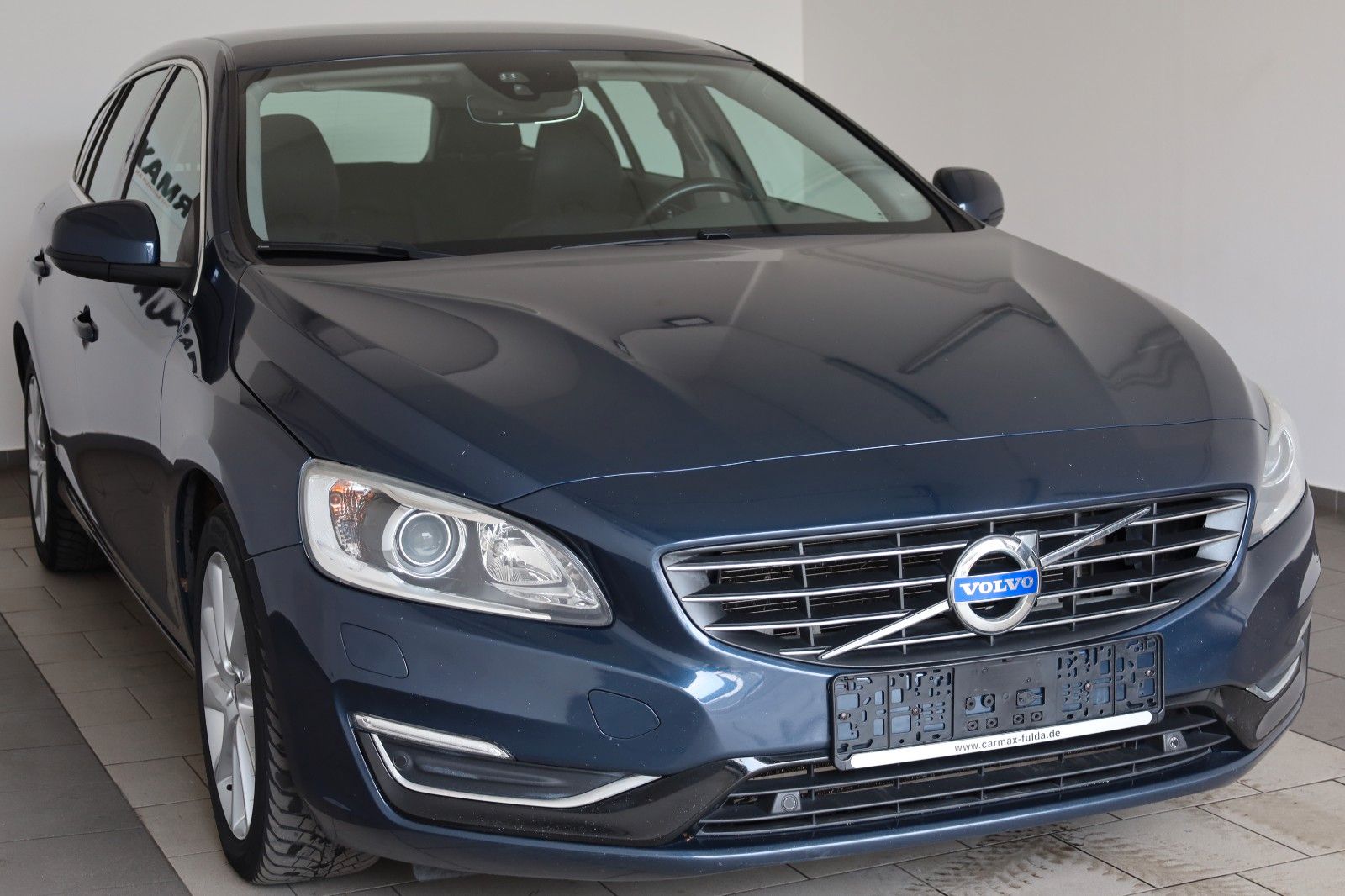 Fahrzeugabbildung Volvo V60 Kombi Momentum T.Leder,Navi,Xenon,Kamera,AHK