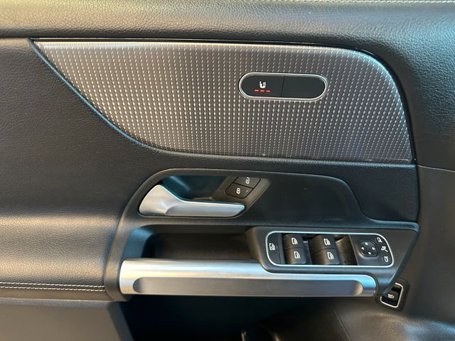 Mercedes-Benz GLB 200 *NAVI*ACC*LED*SPURASSIST*AHK*