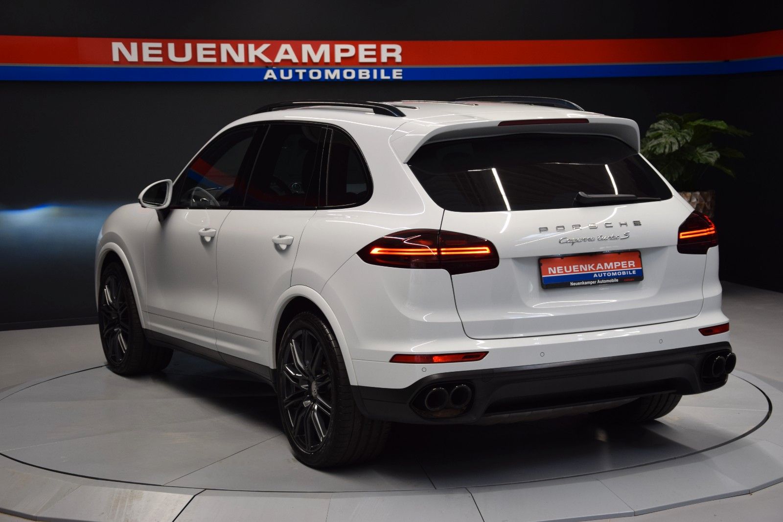 Fahrzeugabbildung Porsche Cayenne Turbo S ACC Luft Sitzbel. s.AGA LED 360°