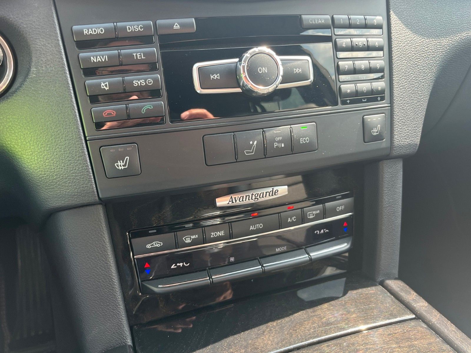 Fahrzeugabbildung Mercedes-Benz E 300 CDI Aut. AVANTGARDE Navi Xenon Leder AHK