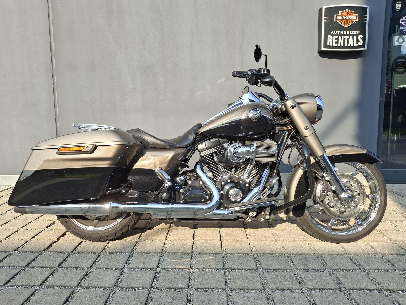 Harley-Davidson FLHRSE Road King CVO mit Kesstech Auspuff