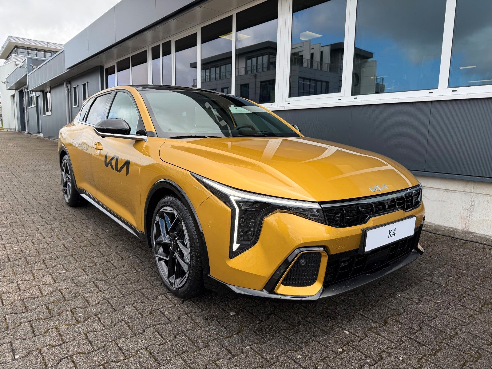 Fahrzeugabbildung Kia K4 1.6 T-GDI 180PS DCT GT-Line VOLL