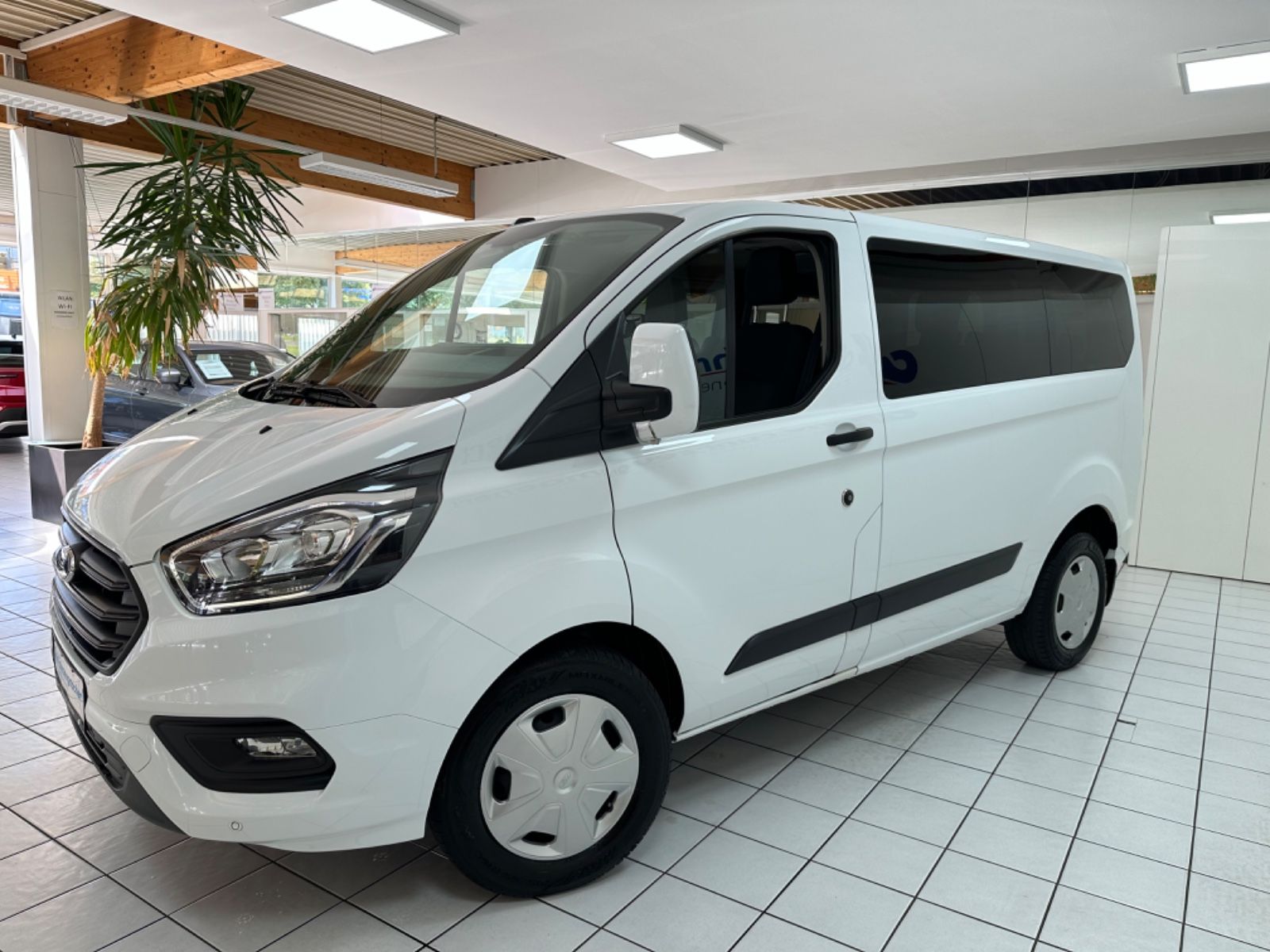 Fahrzeugabbildung Ford Transit Custom Kombi 320 L1 Trend *Doppel Klima*