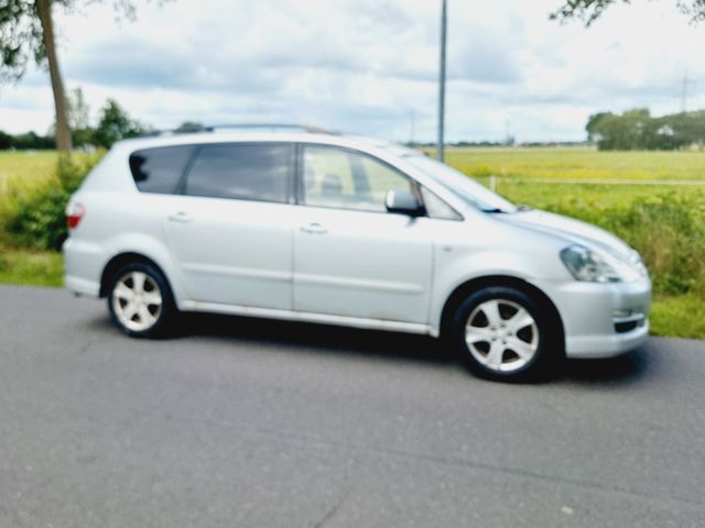 Toyota Avensis Verso 2.0 D-4D Klima / 7-Sitze