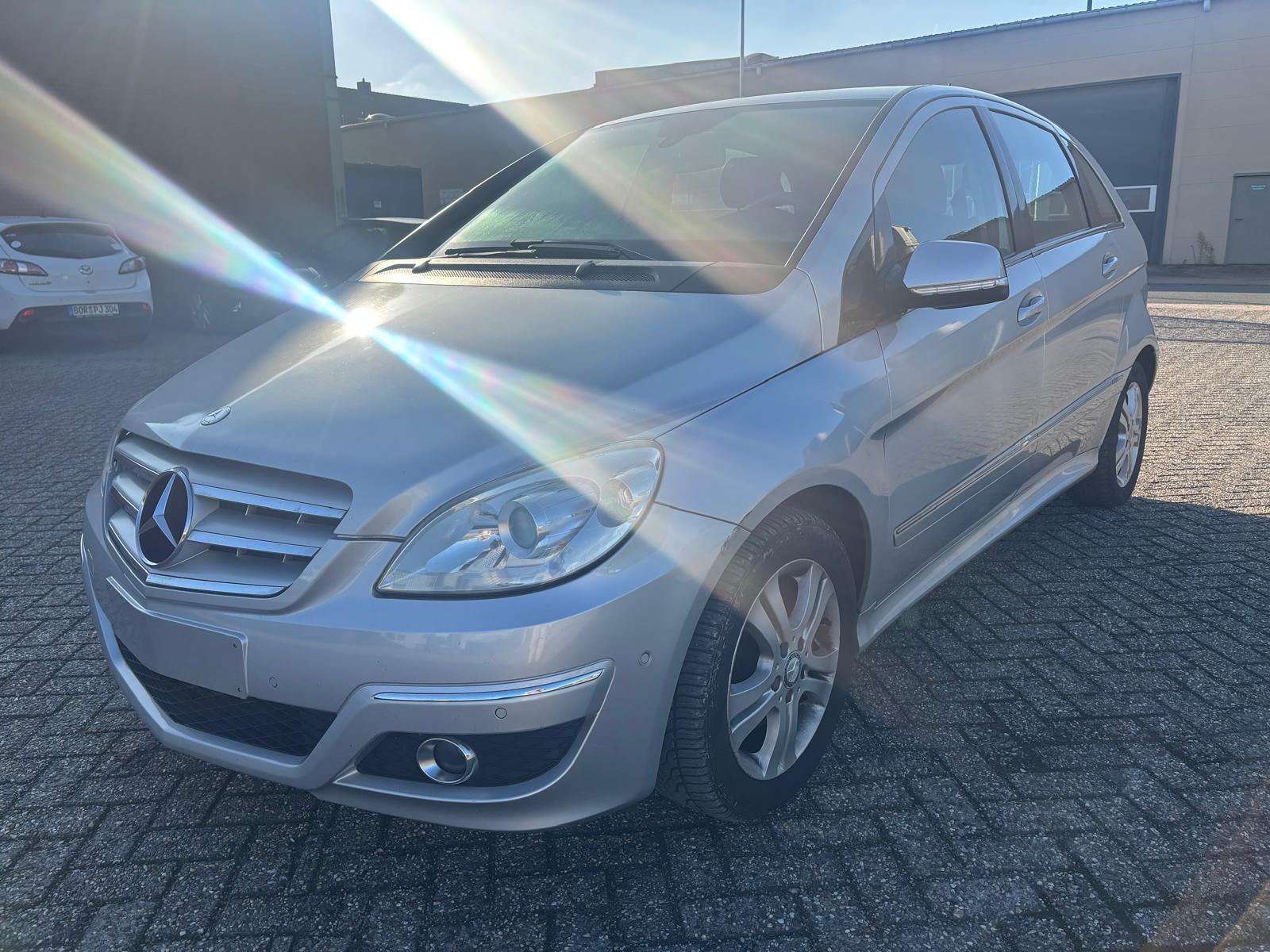 Mercedes-Benz B 200