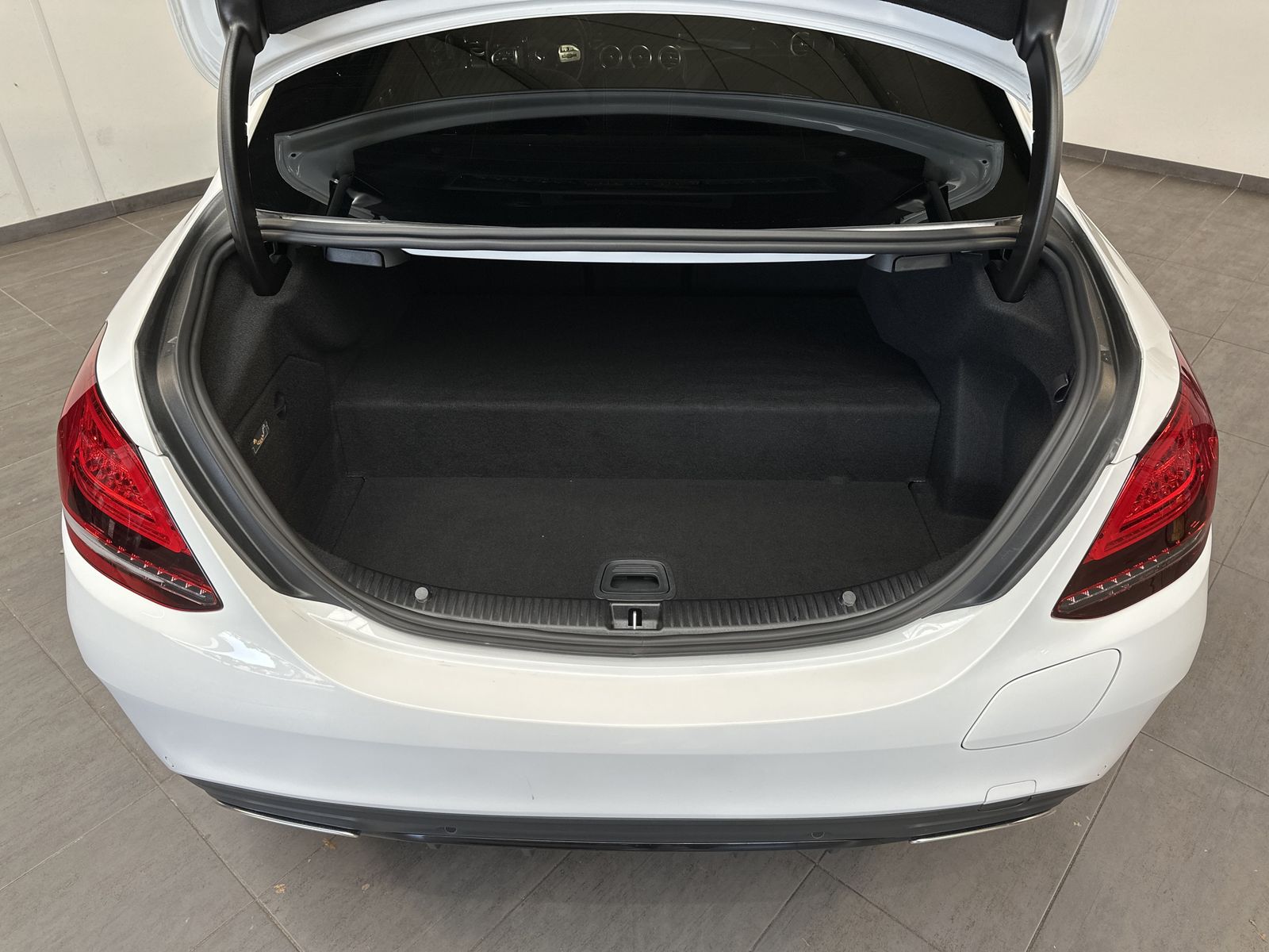 Fahrzeugabbildung Mercedes-Benz C 300e 4Matic AMG-Line NAV+LED+WIDESCREEN+HUD+PP