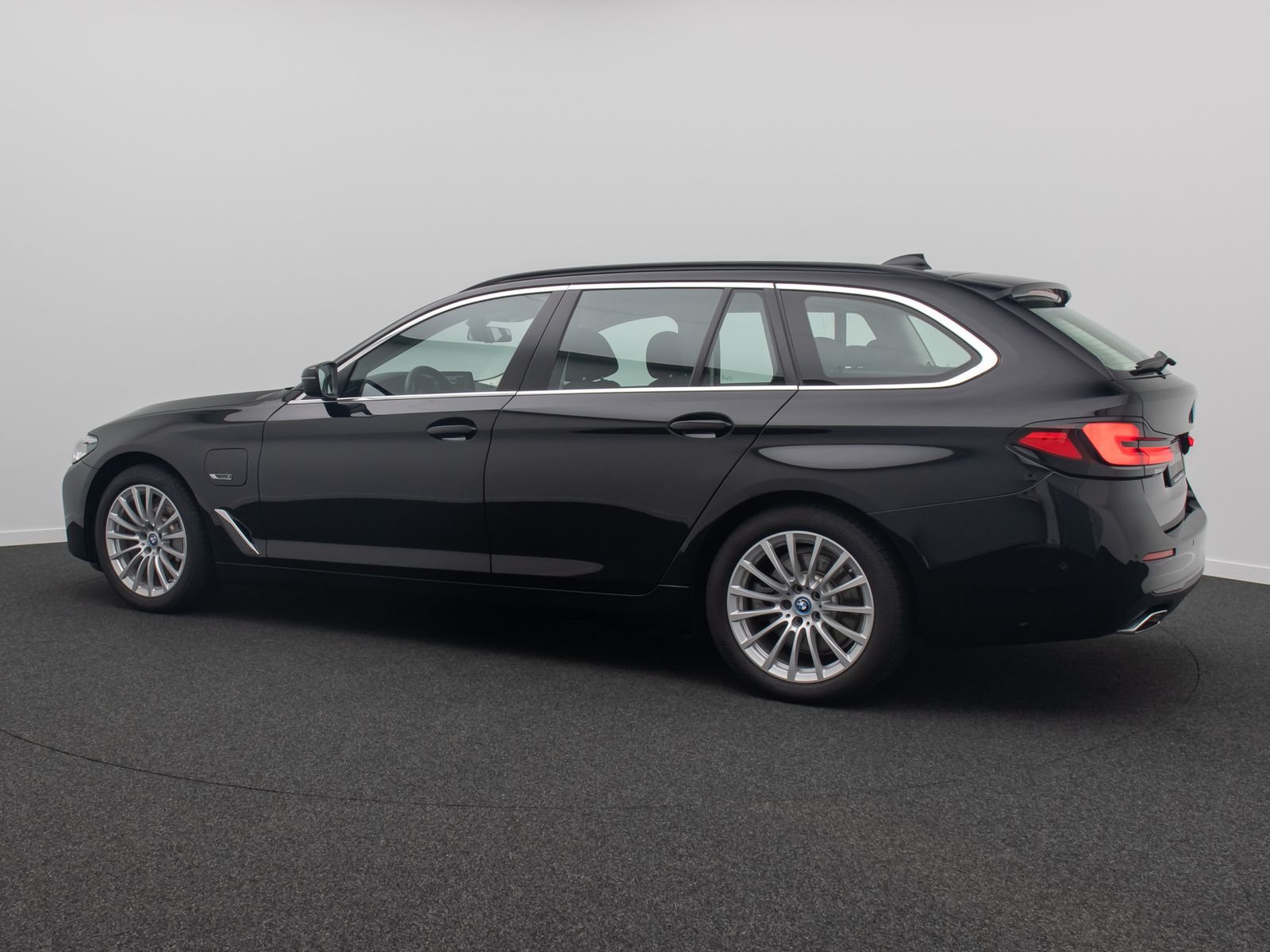 Fahrzeugabbildung BMW 530e Alarm DAB Kamera HiFi Leder Sport 18Zoll