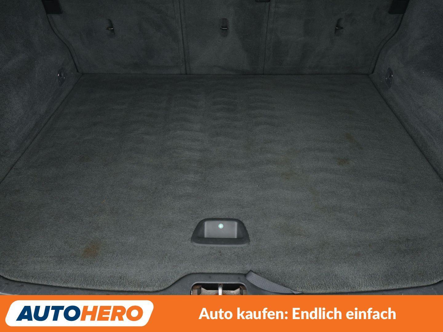 Volvo XC60 2.0 D3 Kinetic 2WD*NAVI*XENON*TEMPO*PDC*SHZ