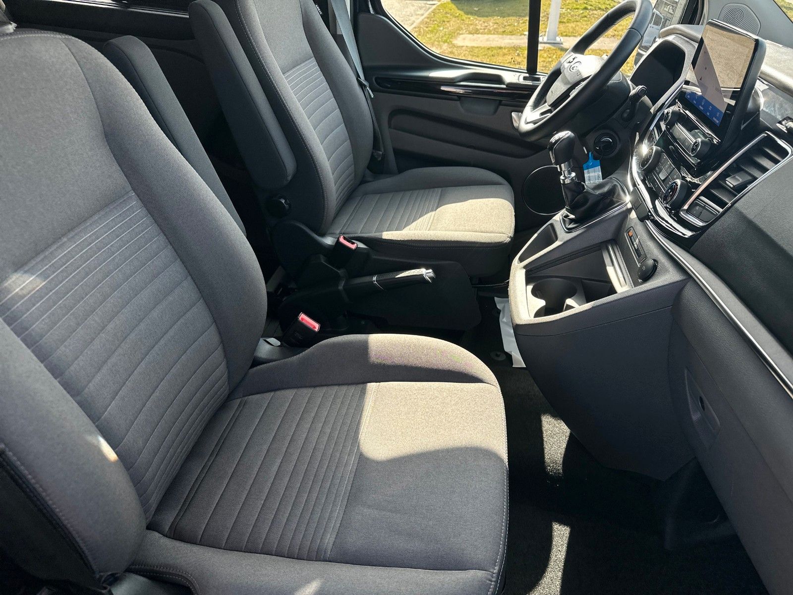 Fahrzeugabbildung Ford Tourneo Custom Titanium L1 AHK