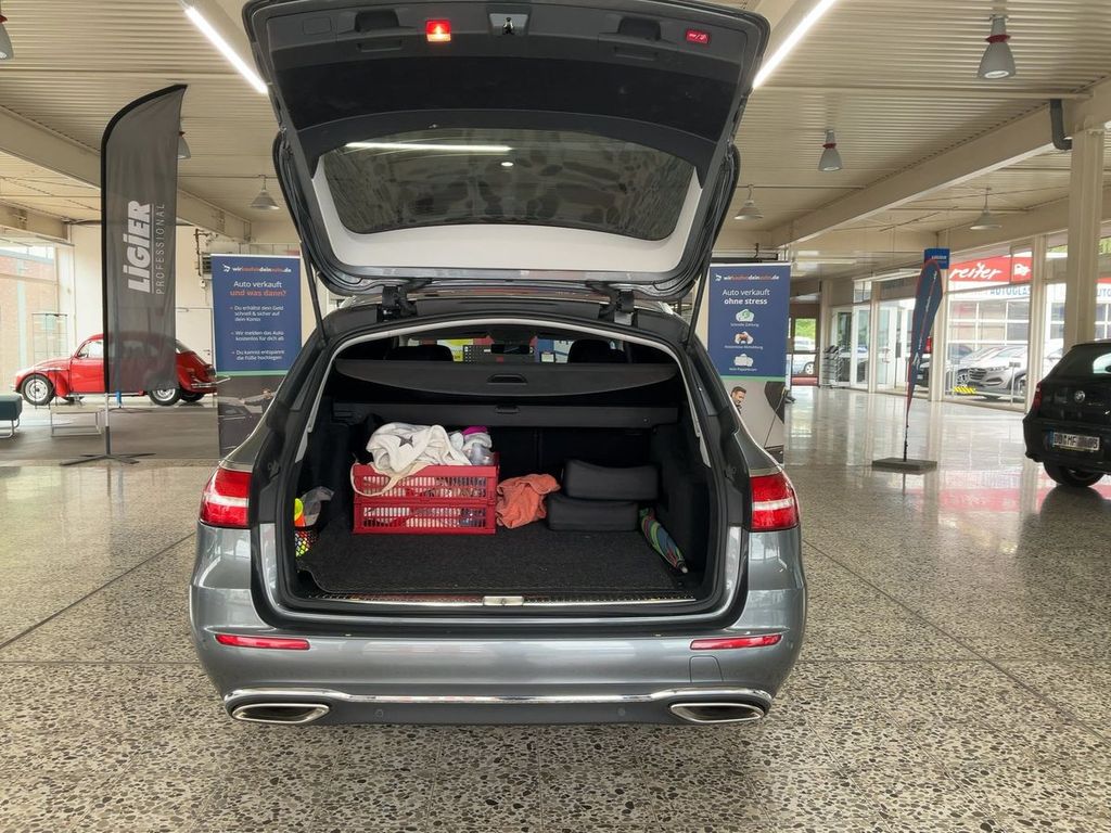 Image of Mercedes-Benz E 200