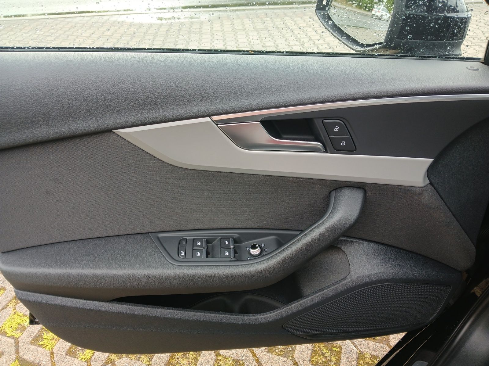 Fahrzeugabbildung Audi A4 Avant 40 TDI basis S-tronic Navi GRA PDC SH L
