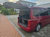 Volkswagen T7 California - rote Volkswagen T7 California