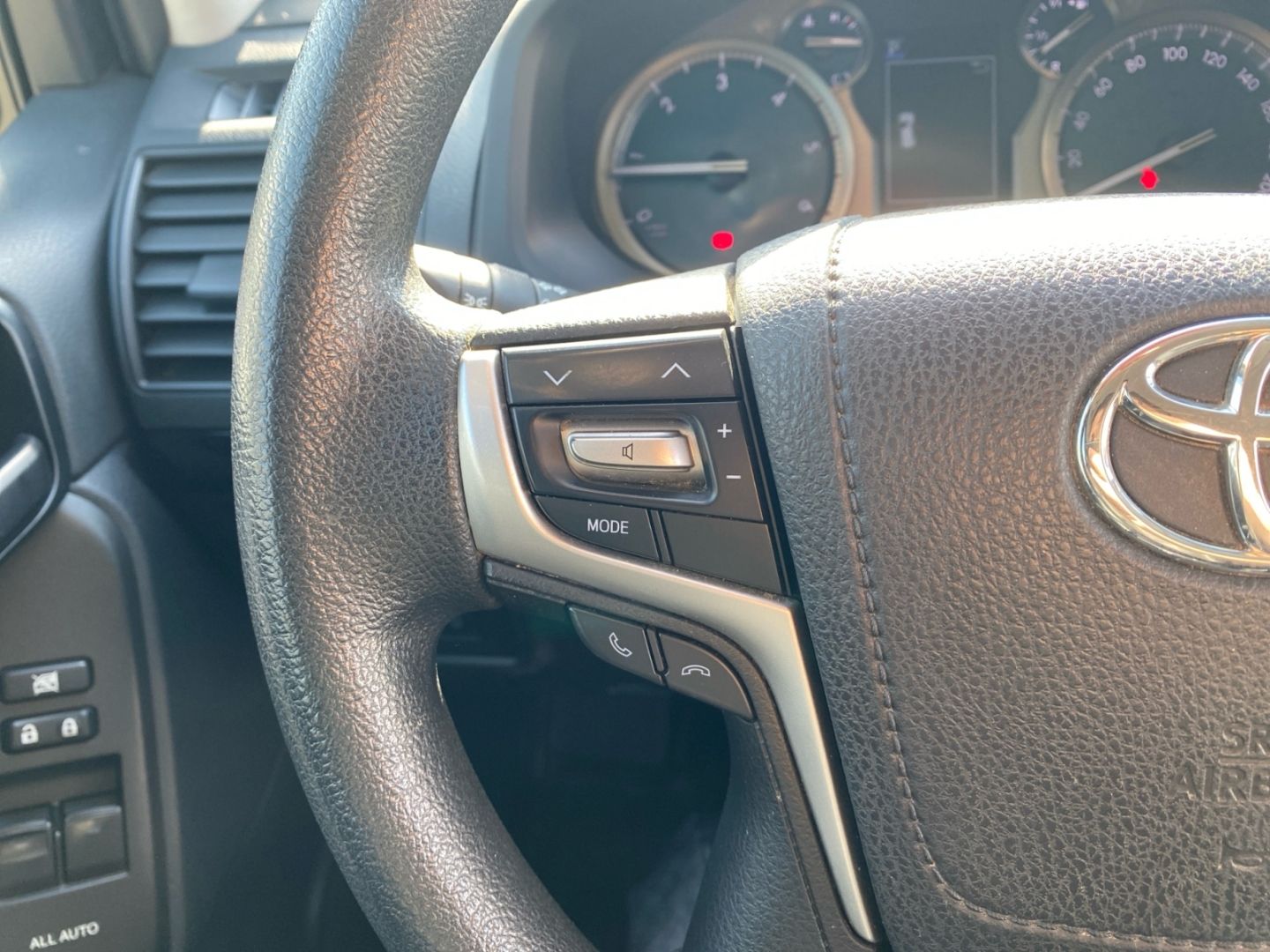 Toyota Land Cruiser 2.8 D-4D Automatik *SmartKey*BT*PDC foto 25