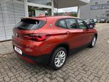 BMW X2 18i sdrive Advantage+abn.AHK+HUD+Kamera+LED+ - BMW X2 in Freiburg