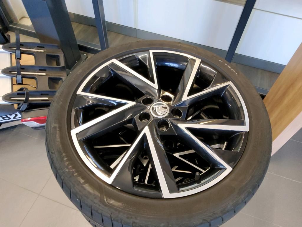 Fahrzeugabbildung SKODA Kamiq TSI Monte Carlo LED Navi AID Pano ACC PDC