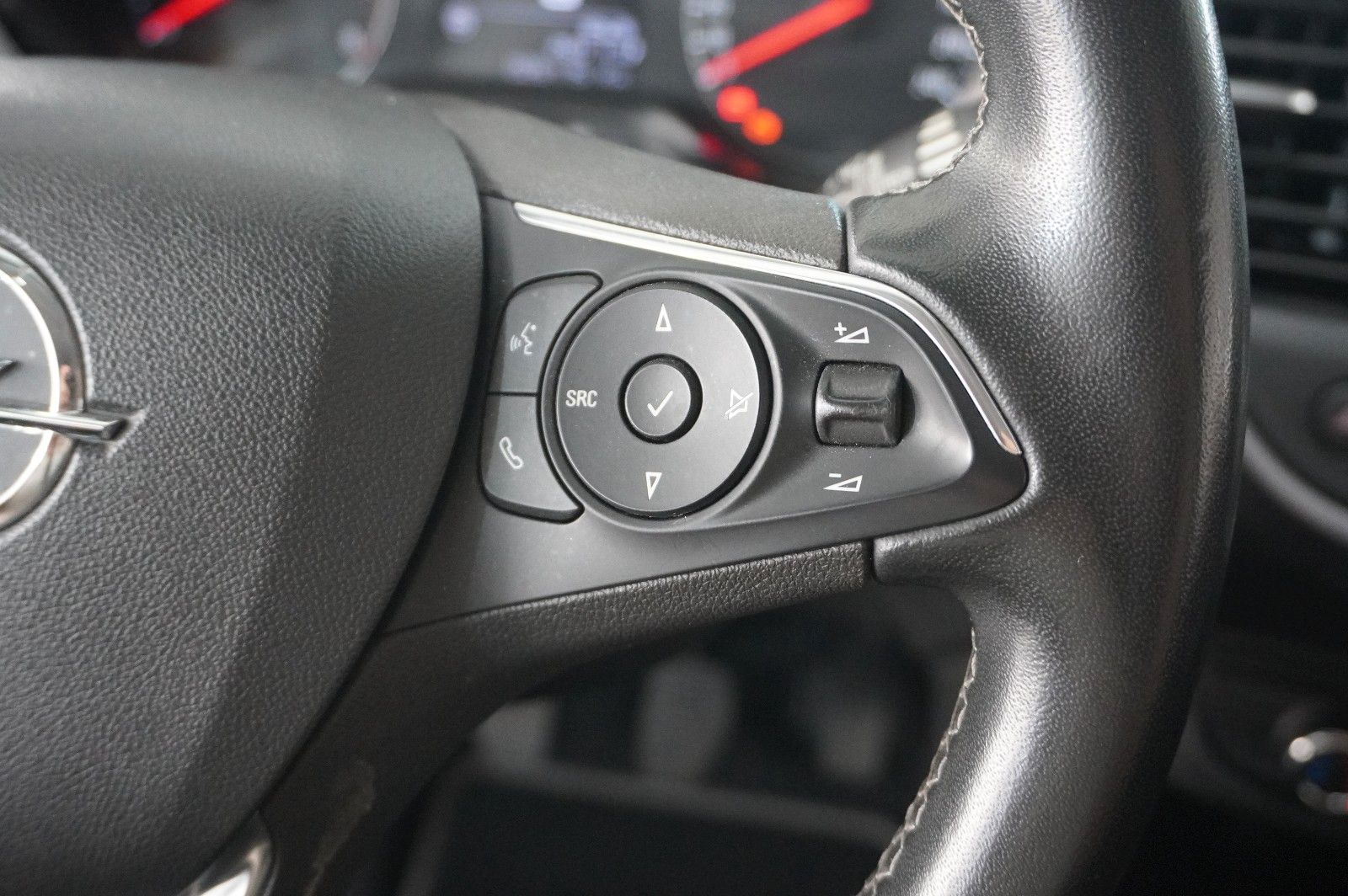 Fahrzeugabbildung Opel Crossland (X) 1.2 EDITION NAVI/LED/TEMP./DAB+