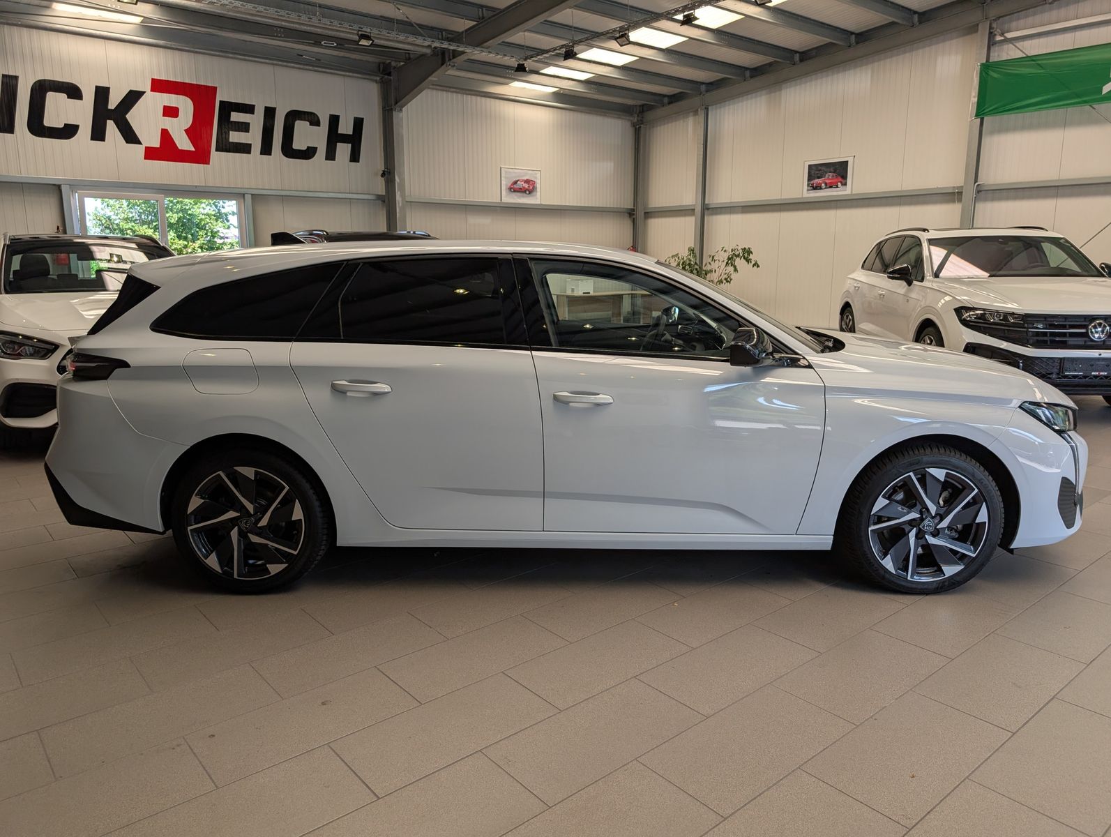 Fahrzeugabbildung Peugeot 308 1.2 e-THP Allure ACC LED 360° AHK Garantie