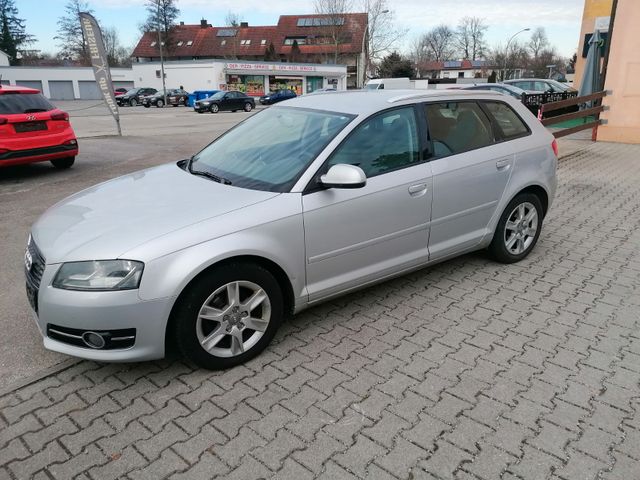 Audi A3 Sportback 1.6TDI  Sitzheizung Climatronic PDC