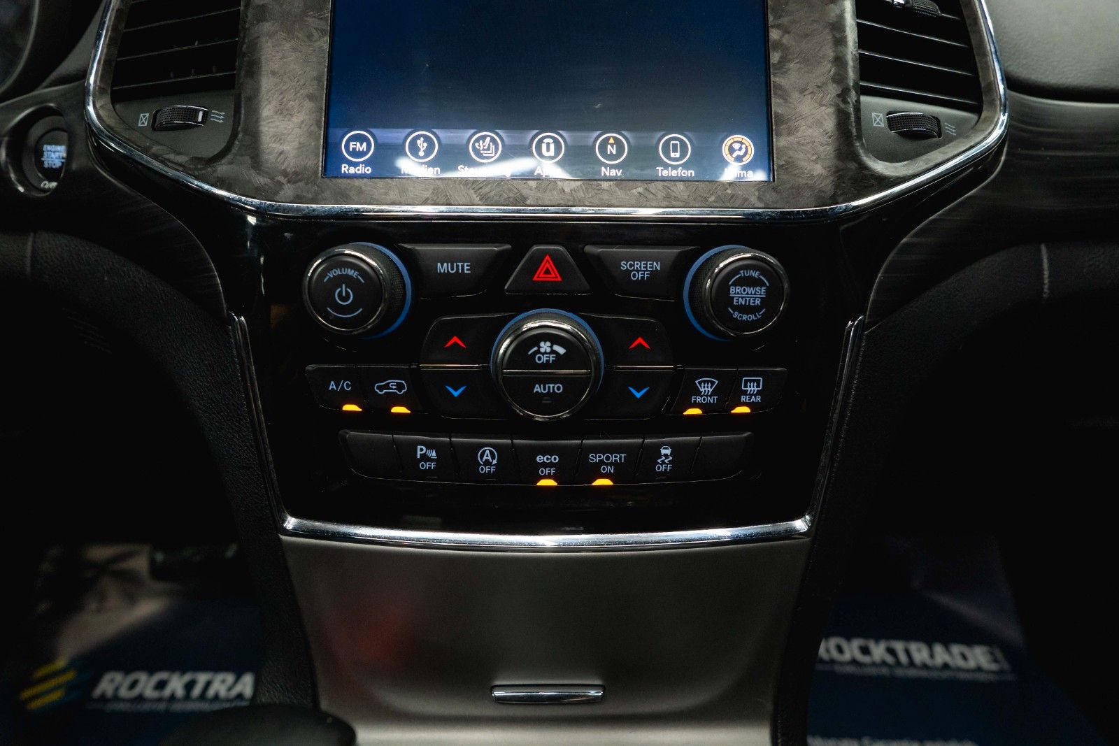 Fahrzeugabbildung Jeep Grand Cherokee 3.6 4x4 Altitude *Pano*CarPlay*