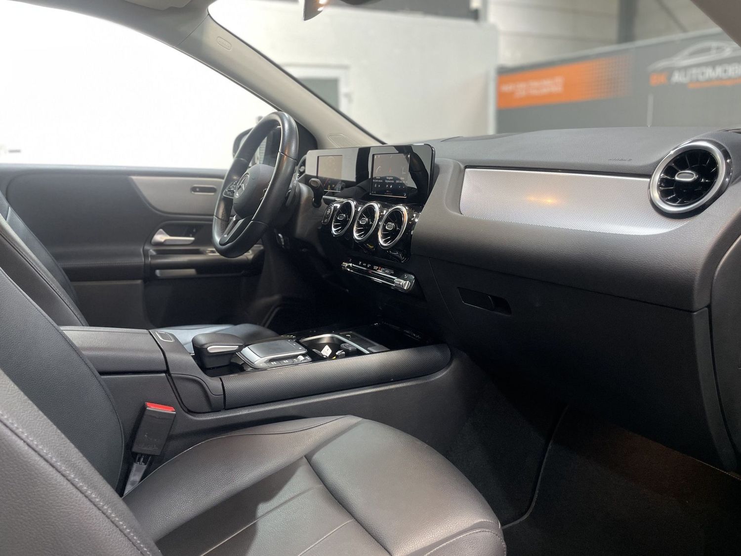 Fahrzeugabbildung Mercedes-Benz B 180 d#MBUX#Spur#Leder#CarPlay#ACC#V.erkennung#