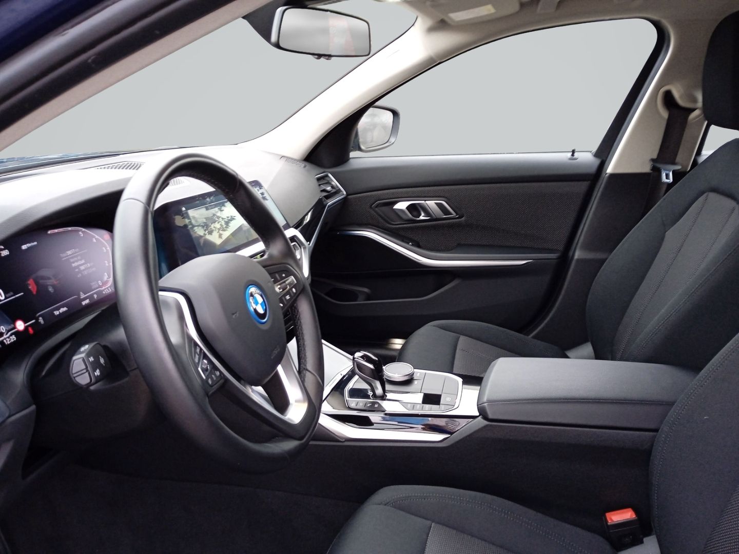 BMW 320 e Touring Aut.  KOMFORTZUGANG+KLIMA+NAVI+DAB foto 13