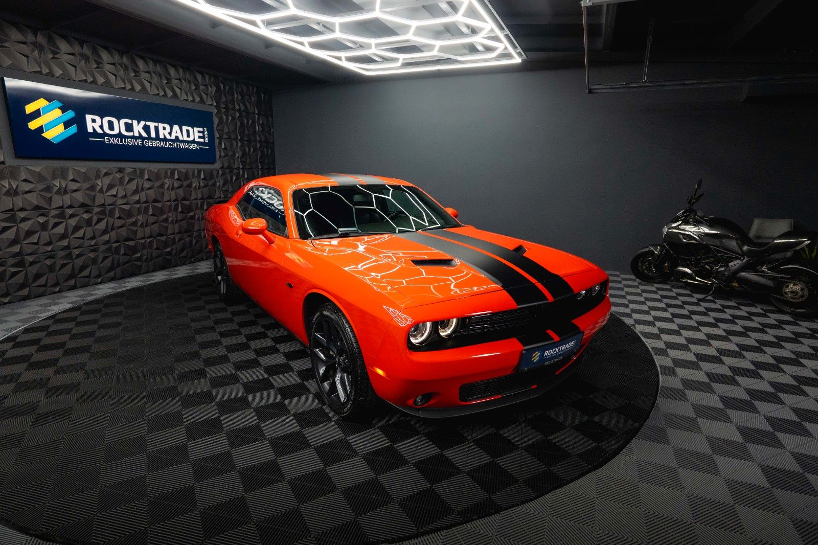 Fahrzeugabbildung Dodge Challenger 3.6 V6 GT SRT Styling *LED*1.Hand*19%