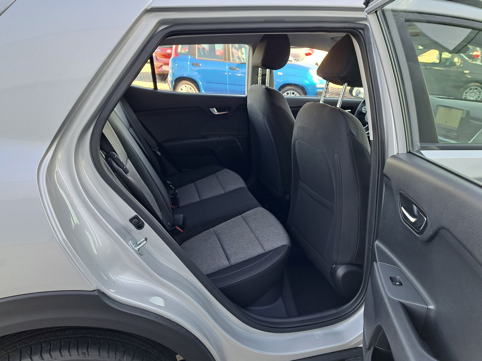 Fahrzeugabbildung Kia Stonic 1.0 T-GDI AUTOMATIK LED NAVI WINTERPAKET