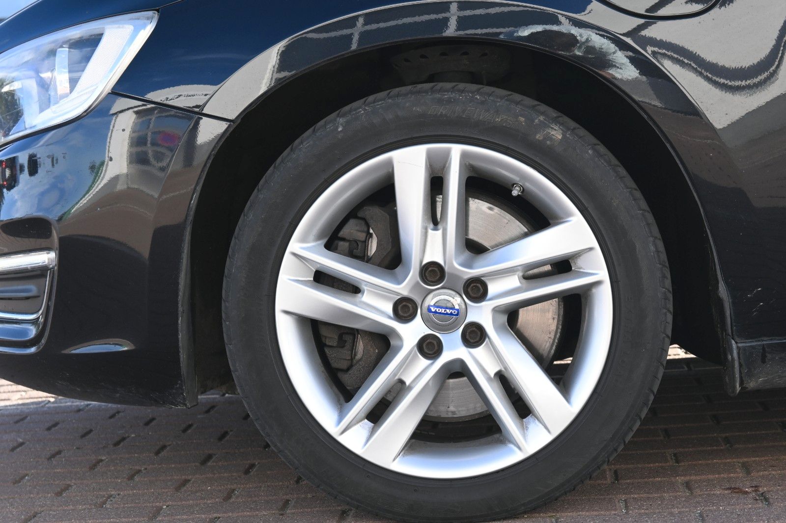 Fahrzeugabbildung Volvo V60 Kombi D6 Summum AWD*NAV*LED*TEMPO*