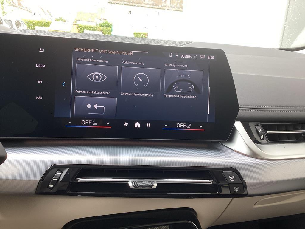 BMW 223d xDr. Active Tourer Luxury Line AHK+Pano+ACC