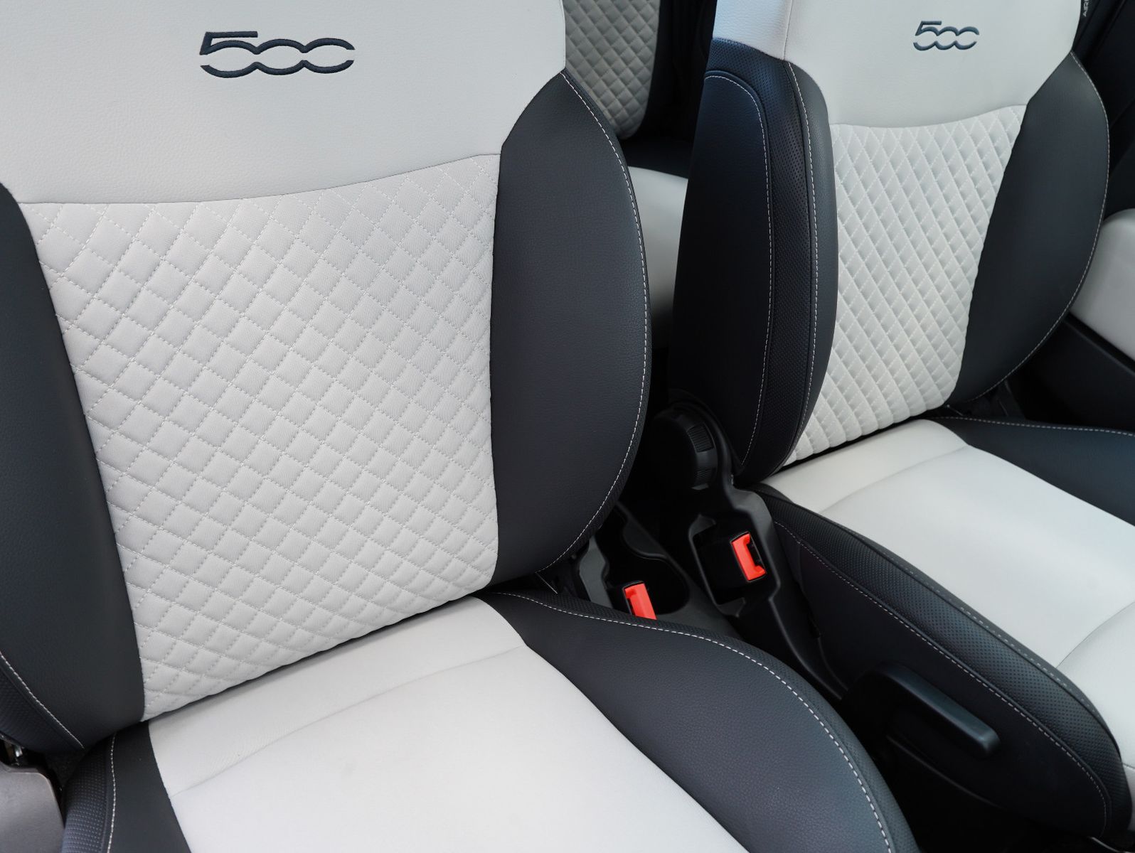 Fahrzeugabbildung Fiat 500 1.0 Mild Hybrid Dolcevita PANO